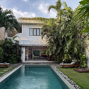 https://villa-chocolat.ubudhotelsnow.com
